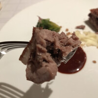 ポンテ デル ピアット - ランチコース５５００円（総額）。ビュルゴー家シャラン鴨モモ 芽キャベツ じゃがいも。皮パリパリ、肉ホロホロで、とーっても美味しいコンフィです（╹◡╹）（╹◡╹）