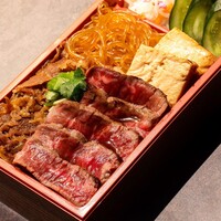 2️⃣イチボ肉タタキとすき焼きの合い盛り重弁当