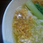 支那そばや - 揚げネギ