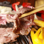 Sapporo Jingisukan Shirokuma - 脂ののったマトン肉  ジンギスカン好きにはたまらない極上の逸品