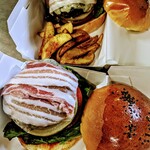 米沢ステーキ＆ビストロ 飛行船 - 米沢牛ハンバーガー　テイクアウト