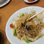 HAKATA IKKOUSHA - 1912_HAKATA IKKOUSHA-博多一幸舎- Senayan City_焼きラーメン＠68,000Rp_底からよくかき混ぜて食べます！ジャンキー！味としては及第点。が、これはらーめん？