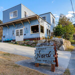 糸島市二丈深江の「Cafe食堂 Nord」さん。水色の建物が目印！