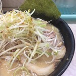 五衛門 - 豚骨醤油ネギチャーシュー麺（UP）