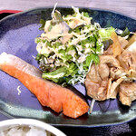 魚菜　さか蔵 - 日替定食 シャケの塩焼き 豚の生姜焼き