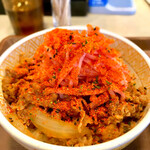 Sukiya - 牛丼 並に with 紅生姜と七味