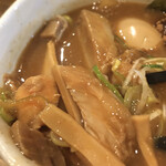 風雲児 - つけ汁の中に具材が隠れてる