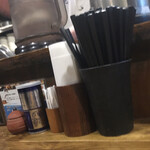 風雲児 - 卓上には七味唐辛子と胡椒