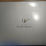 パティスリー オー フィル ドゥ ジュール - ケーキの箱