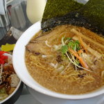 橙ヤ - 黒醤油ラーメンとちゃー丼