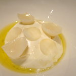 カンテサンス - 塩とオリーブ油が主役　山羊乳のバヴァロワ