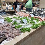 Mercato civico di Carbonia - 魚屋さん