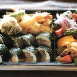 ほくろ屋 - 海鮮太巻き弁当　2570円（海鮮太巻き単品は1706円）