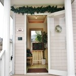 お菓子工房　まるみや - お店の入り口付近です②