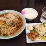 大衆うま味処 くれよん食堂 - 最初食べかけですが、日替わりランチを並べるとこんな感じです(2020.04.07)
