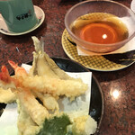 Sushi Choushimaru - 天ぷら盛り合わせ５８０円。海老×２、キス、アボカド、湯葉、大葉の盛り合わせです。とてもコスパの良い品です（╹◡╹）