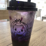 BoBa Tea - ドラゴンフルーツソーダ（タピオカ）‥550円