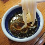 手打うどん はりや - 麺のリフトアップ