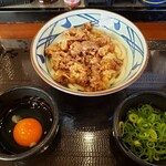 丸亀製麺 - 牛すき釜玉　690円