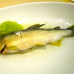 茶月斎 - 鮎の塩煮　潮州風　きゅうりをすりおろして酢で味付けされたものが添えられて上品な塩味です