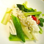 茶月斎 - ヤリイカとうるいとフルーツトマトの炒め