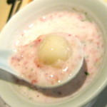 茶月斎 - ココナッツイチゴミルクと白玉