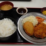 Akamaru Shokudou - ワンコインランチ     ミンチカツとコロッケ定食