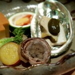 肉屋 田中 - 丸十、神戸牛のバラの八幡巻、昆布締めの牡丹海老、職人の卵焼き、鱈のテンプ、千葉の鮑、愛媛の赤貝