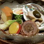 肉屋 田中 - 丸十、神戸牛のバラの八幡巻、昆布締めの牡丹海老、職人の卵焼き、鱈の天ぷら、千葉の鮑、愛媛の赤貝