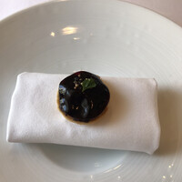 ラ・トゥーエル - ムニュ セゾニエ ８２２８円（総額）。ブータンノワール。血生臭くなく旨味たっぷりです（╹◡╹）