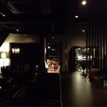 雰囲気◎　奥に見えるはガーデンテラス