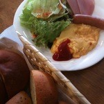 クイーンズベーカリーカフェ - パンとプレート