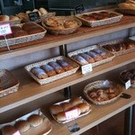 クイーンズベーカリーカフェ - パン棚