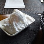 ファームレストラン・ヴィーズ - マンガリッツァ豚のラードのホイップ
