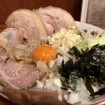 ラーメン 豚が如く - ・まぜそば 850円
(アブラマシ、ニンニクマシマシ)
・豚マシ 250円
・生卵 50円 税込