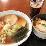 居酒屋 秀 - 醤油ラーメン 700円　＋　ミニカツ丼 400円