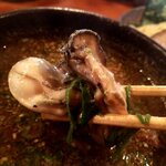 はぐるま - 牡蠣はつけ汁の中に入っています