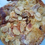 メゾン ムラタ - フランボワーズジャムを挟みアーモンドクリームをのせて焼いていて、結構柔らかめ！