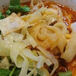 刀削麺・火鍋・西安料理 XI’AN - 酸辣刀削麺   麺アップ