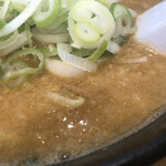 こってりらーめん なりたけ - ギタギタアップこうやってみると背脂なのかわからない…