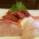 Robata Yaki Tsukiji - お刺身肉厚