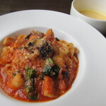 三日月 - タコと米ナスのトマトソースパスタ