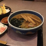 Kanzashi Chaya - 丼がデカくて麺が細い