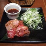 ニッポンまぐろ漁業団 - まぐろ焼肉（890円）