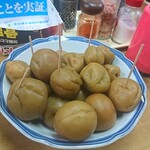 伊勢屋酒店 - 梅酒の梅(サービス)