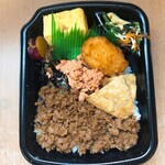 ほっともっと - 料理写真:彩・鶏そぼろ弁当