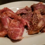 あさひ食堂 - 肉(赤身盛り)(1800円)の一部