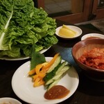 あさひ食堂 - キムチ(480円)/サンチュ(580円)