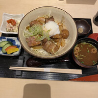 尾張 三ぶん - 国産豚の角煮丼　とろ〜り玉子のせ
