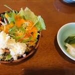 くろ川 - 平日ランチサービス  サラダ＋漬物